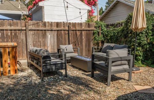 Central Sacramento House | Unique Bungalow w/hot Spa in DT