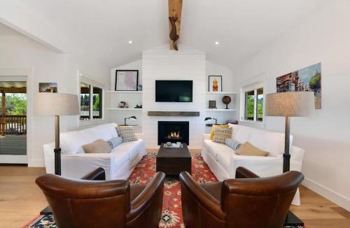 Healdsburg House | Completely Remodeled Farmhouse With Stunning Views Of Dry Creek Valley