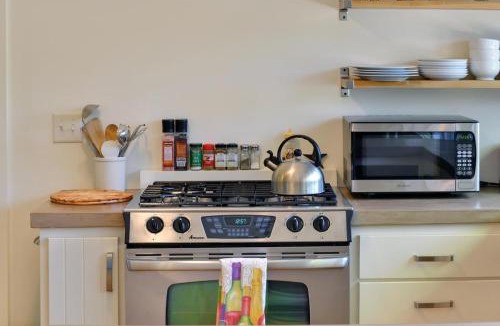 Healdsburg House | Serene Riverfront Cottage In Healdsburg Views Kayaks 1 5 Mile To Downtown