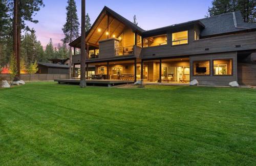 South Lake Tahoe House | South Lake Escape Indoor Pool plus Movie Theater