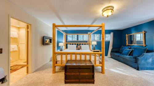 Donner Lake Woods House | Bear Americana by AvantStay