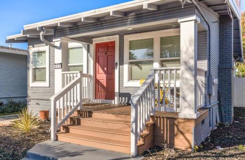 West Alameda House | Charming Alameda Retreat Cozy 2BR with Private Yard