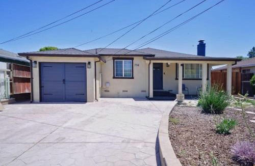 Redwood City House | Marbella Lane - Vibrant 4BR RWC Ldry