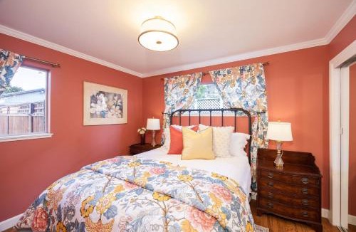Half Moon Bay House | Charming Garden Cottage- steps to historic Old Town Half Moon Bay