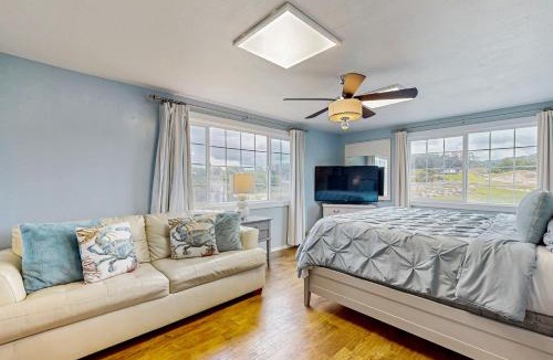 Fort Bragg House | Oceanfront Home-Beach access Guest House Hot Tub