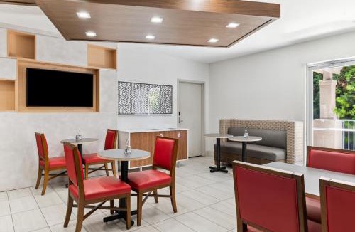 North Whisman Hotel | Holiday Inn Express & Suites Mountain View Silicon Valley by IHG