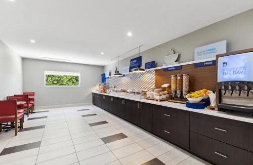 North Whisman Hotel | Holiday Inn Express & Suites Mountain View Silicon Valley by IHG