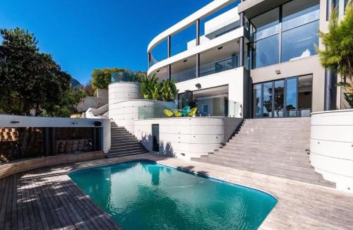 Hout Bay Villa | Magnificent 7 Bedroom Villa with breath-taking ocean and mountain views