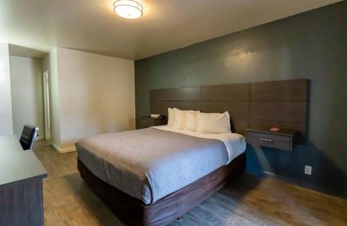 South Lake Tahoe Hotel | Econo Lodge Inn & Suites Heavenly Village Area