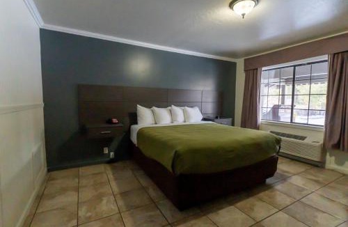 South Lake Tahoe Hotel | Econo Lodge Inn & Suites Heavenly Village Area