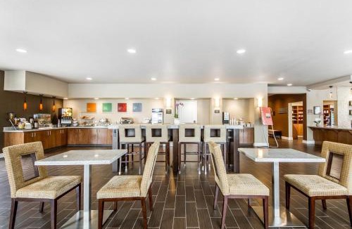 Woodland Hotel | Comfort Suites Woodland - Sacramento Airport