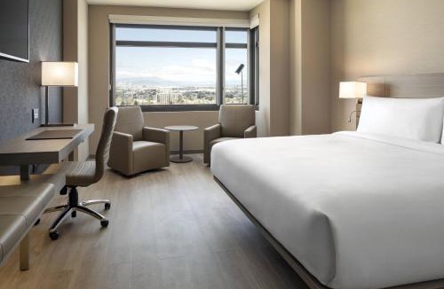 Uptown Oakland Hotel | AC Hotel by Marriott Oakland Downtown