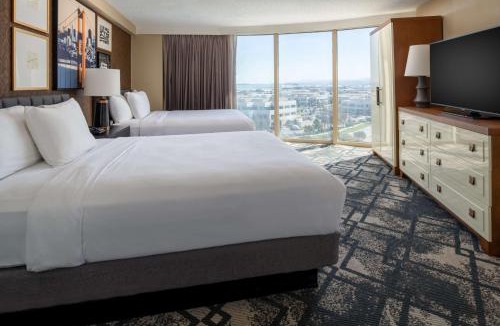 The East Side Hotel | Embassy Suites by Hilton San Francisco Airport Oyster Point