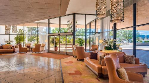 Burlingame Hotel | Hilton San Francisco Airport Bayfront - No Resort Fee