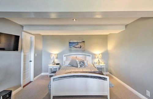 Point Richmond Apartment | Walk to Keller Beach: Waterfront Studio w/Hot Tub