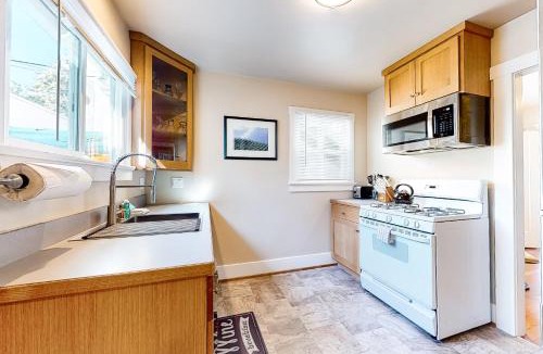 Beach Hill - Beach Flats House | Steps to Sand: 'Beach Hill Bungalow' w/Patio