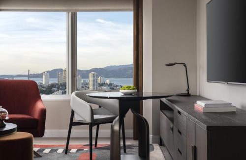 Financial District Hotel | Four Seasons Hotel San Francisco at Embarcadero