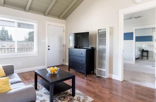 Shoreline West Apartment | Spacious, Soaring Ceilings, Near Downtown MV, GOOG