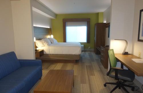 Brentwood Hotel | Holiday Inn Express & Suites Brentwood by IHG