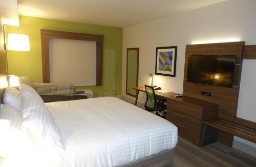 Brentwood Hotel | Holiday Inn Express & Suites Brentwood by IHG