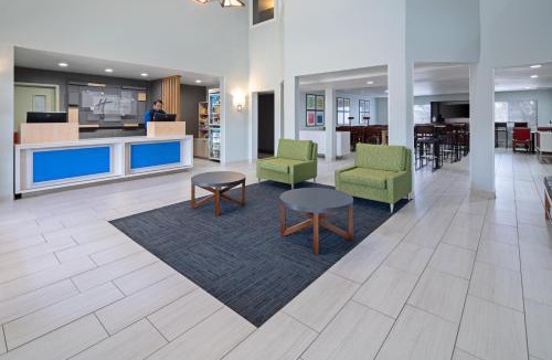 Watsonville Hotel | Holiday Inn Express & Suites Watsonville by IHG