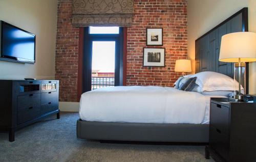 Fisherman's Wharf Hotel | The Fairmont Heritage Place Ghirardelli Square