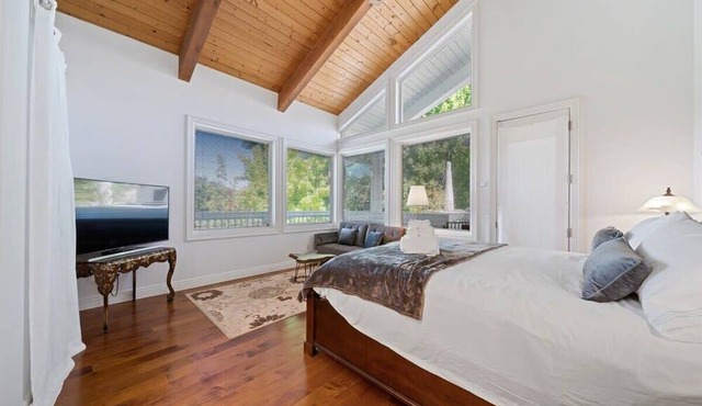 @ Marbella Lane - 3BR Charming Hillside Retreat