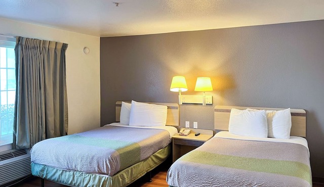 Studio 6 Belmont, CA – San Francisco - Redwood