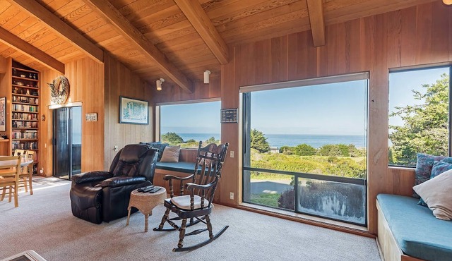 Viglione Fireplace, Hot Tub, & Ocean Views