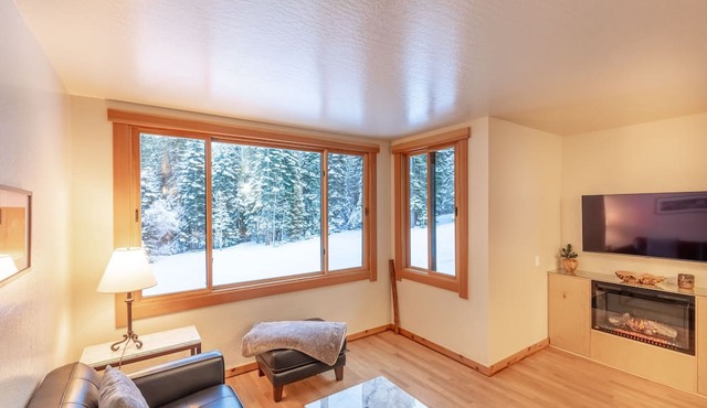 Modern 1 bedroom in Ski Trails by RedAwning in Truckee