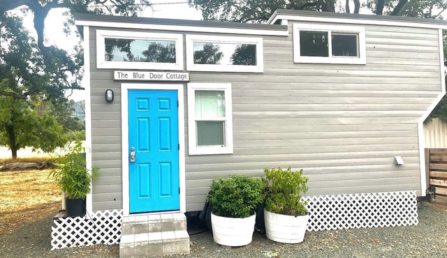 Blue Door Cottage in Middletown
