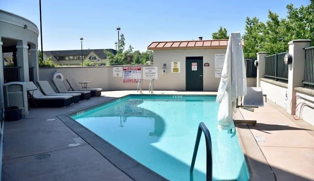 Holiday Inn Express® Windsor Sonoma Wine Country by IHG