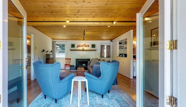 Howard's Place on the River in Duncans Mills