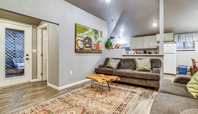 Russian River Retreat! Woodsy Guerneville Bungalow in Guerneville