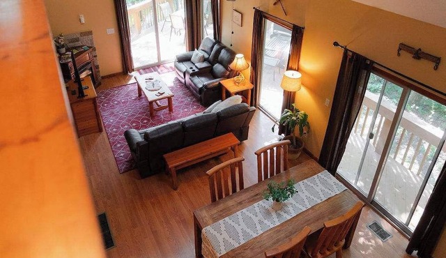 Cheerful Two Bdrm Cabin With Hot Tub & Pet Friendly in Rockbridge