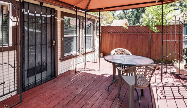 Watefront Getaway w/Mtn Views & Dock in Clearlake