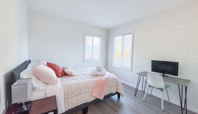 Walk to Google 3BR Home Yard & Kitchen