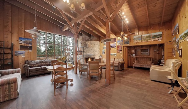 Kit Carson Lodge