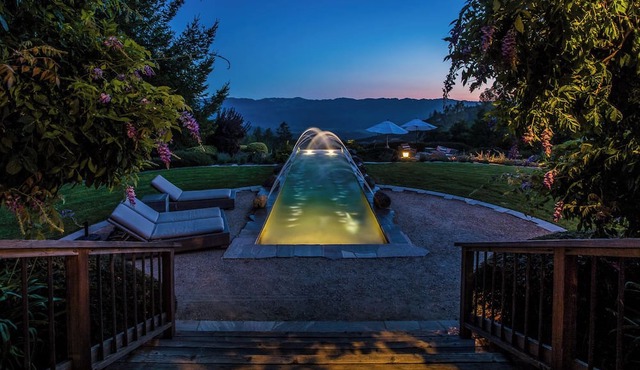 Very private, oversized vineyard Estate, 5 bedrooms, views over Napa Valley pool in Howell Mountain