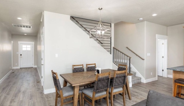 #12 Spacious 5-bedroom, 3bathroom, 2 car garage house in Elko near Walmart in Elko