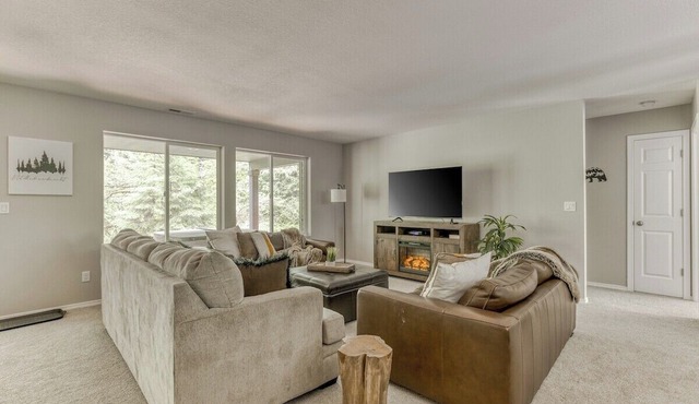 Bear Hug Hideaway - Cozy hot tub retreat in Rhododendron