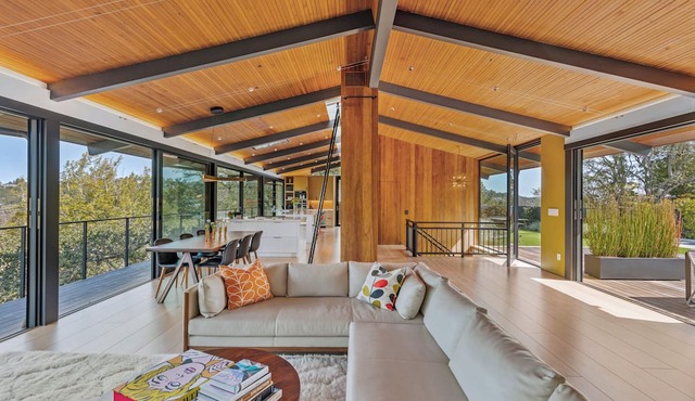 Stunning Hilltop Home with Views, Pool and Spa in Ross