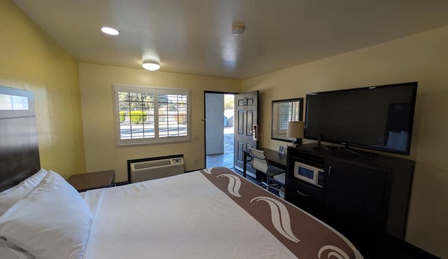 Crossroads Inn - Downtown Sacramento