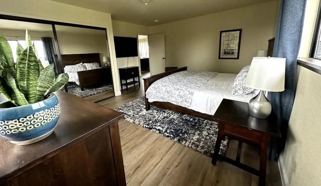 Spacious two bedroom with expansive views of the mountains and valleys!