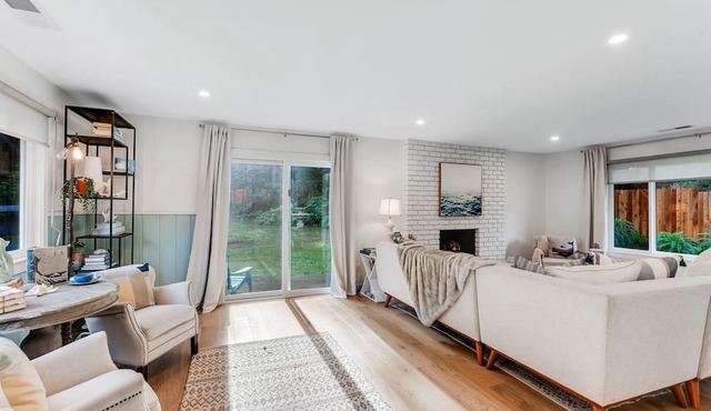 Charming house in private location near beach with fireplace & Starlink internet in Fort Bragg