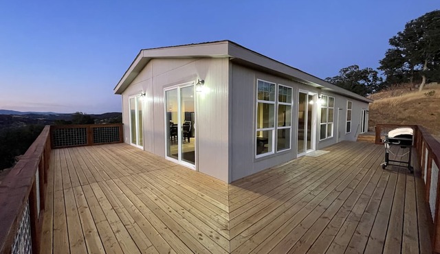 Lake County Hilltop Getaway, stargazers delight! in Lower Lake