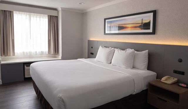 Econo Lodge Inn & Suites Santa Rosa South