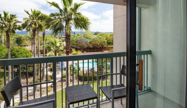 Courtyard by Marriott Oakland Airport