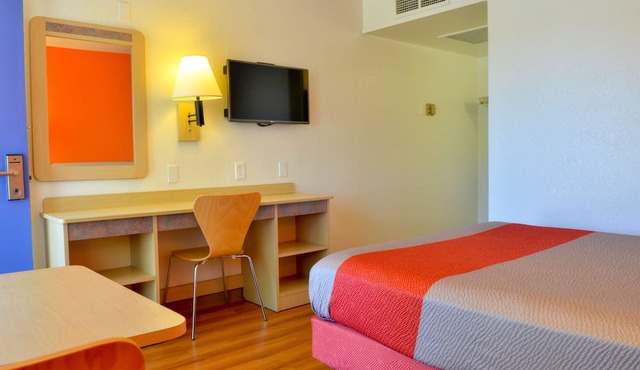Motel 6 – Santa Nella, on I-5