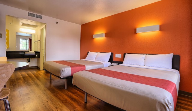 Super 8 by Wyndham Petaluma